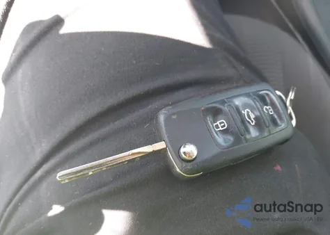 2013 Volkswagen Beetle 2.5L/2.5L Fender Edition z USA, uszkodzony, nr VIN 3VWFP7AT9DM671402